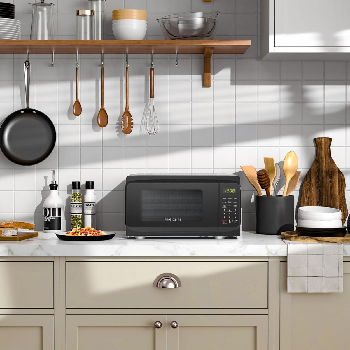 1749623907 FRIGIDAIRE EMW733BLACKAMZ 0.7 Cu. Ft. Microwave Black FRIGIDAIRE EMW733BLACKAMZ 0.7 Cu. Ft. Microwave, Black