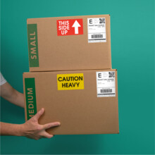 Packing box labels that are large and bright to ensure proper handling of packages