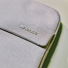Incase Crosstown Vertical Sleeve